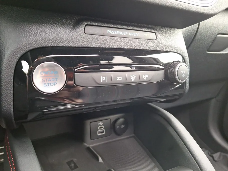 Ford Kuga 2.5 PHEV ST-Line X | Winterpack | Driver assistancepack | El. Trekhaak | Panoramadak | 19' Lichtmetaal | 360Camera | El. Achterklep | Adaptive cruisecontrol | El. bestuurderstoel | Matrix Led koplampen | Halfleer | Dodehoekdetectie | B&O Audio | AGR-Stoel