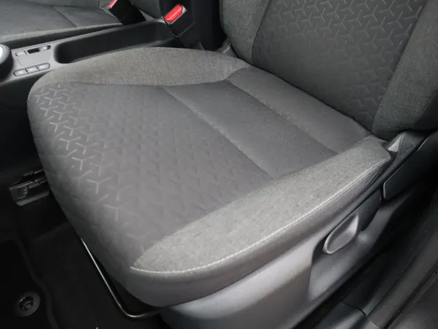 Toyota Yaris Cross 1.5 Hybrid Dynamic Trekhaak | Stoel en stuurverwarming | Parkeersensoren