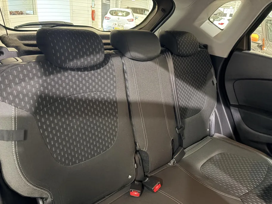 Renault Captur 90PK TCe Intens | All Season Banden | Armsteun | Navi | Camera | Parkeersensoren | Climate Control | Bluetooth | Lichtmetalen Velgen | Licht & Regen Sensor |