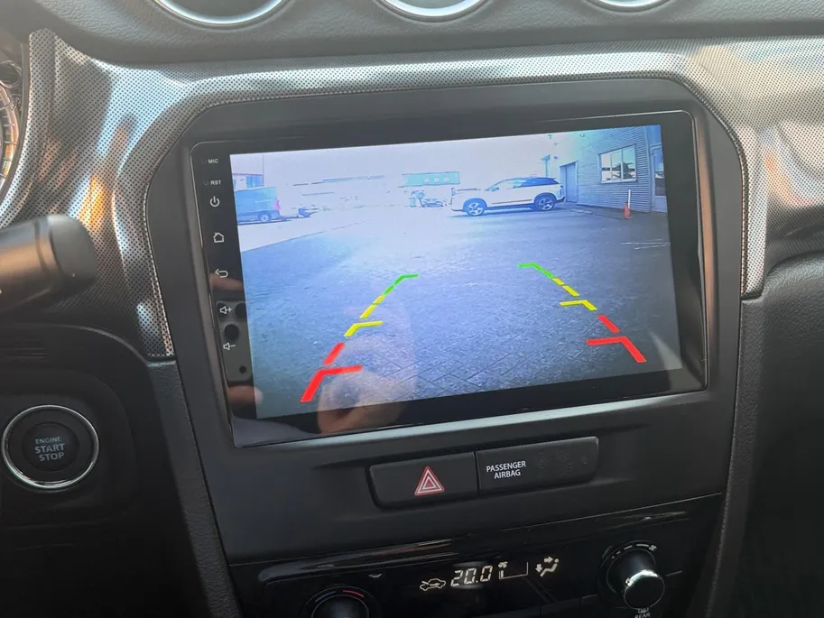 Suzuki Vitara 1.4 Boosterjet Comfort Smart Hybrid | Afneembare Trekhaak| Multimedia systeem| Climate Control| Keyless start| Parkeersensoren voor en achter| Stoel verwarming| Adaptieve cruise control