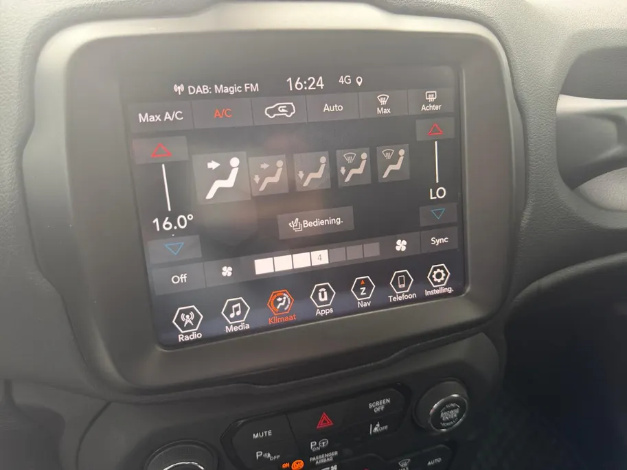 Jeep Renegade 4xe 240 Plug-in Hybrid Electric S 12 MAANDEN GARANTIE! | Stoel/stuur verwarming | Navigatie | Camera | Adapt cruise / Clima control |