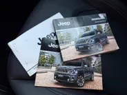 Jeep Renegade 1.5T e-Hybrid S 190PK AUTOMAAT | Black line| Lichtmetalen velgen| Parkeer sensoren V/A| Navigatie| Camera| Climate Control| 4WD drive| Leer| elec. stoel| Reservewiel|