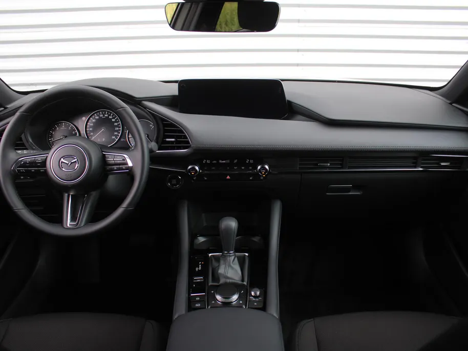 Mazda 3 2.5 e-SkyActiv-G M Hybrid 140 Exclusive-line | Nieuw | Stuur-/stoelverwarming | 360 Camera | Dodehoek detectie | HUD | Bose audio | 18' LM | LED |