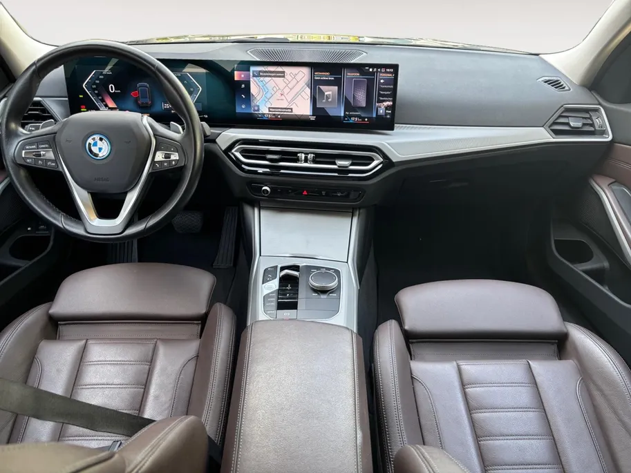 BMW 3 Serie Touring 320e | Leder |  Dealer onderhouden | Blackpack | Virtual cockpit | Camera |