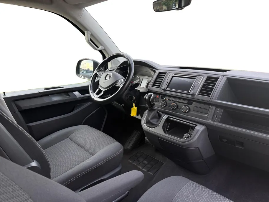 Volkswagen Multivan 150pk automaat | Camper met 4 slaap plaatsen | Volledige keuken | Navigatie | Cruise control Multivan 150pk automaat | Camper met 4 slaap plaatsen | Volledige keuken | Navigatie | Cruise control