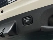 Kia Sportage 1.6 T-GDi Hybrid GT-PlusLine | Apple Carplay/ Android Auto | Navigatiesysteem | Licht + Regensensor | Stoelverwarming + Stoelkoeling | Stuurverwarming | Elektrisch Verstelbare Voorstoelen | Geheugen op Bestuurdersstoel | Elektrisch Schuif / Kanteldak | El