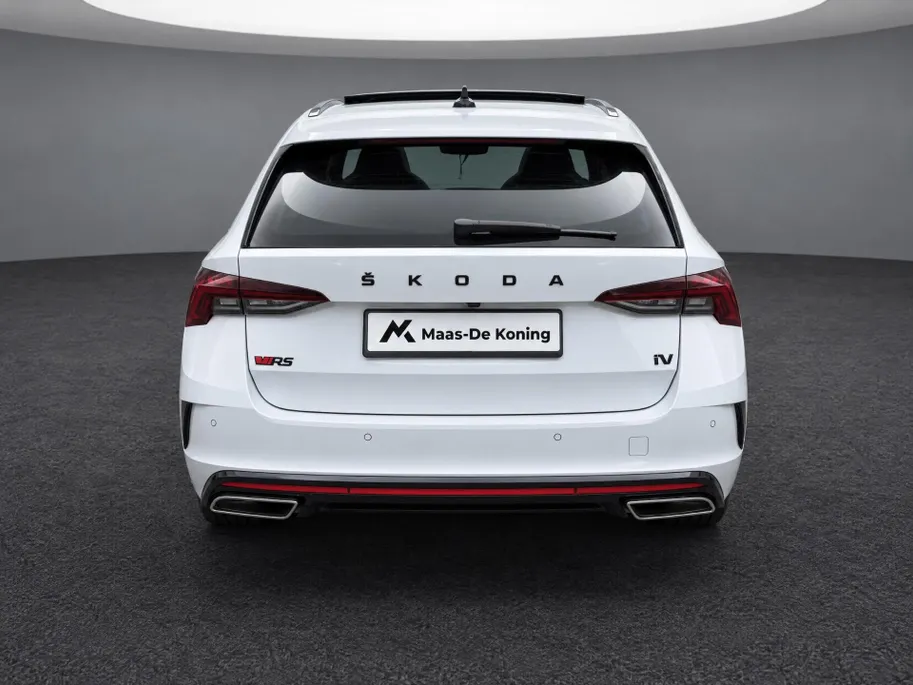 Škoda Octavia Combi 1.4 TSI RS iV PHEV 245pk DSG Business · Trekhaak inklap · Panoramadak · Camera · Head-Up Display · Dodehoeksensor · Keyless · Matrix LED ·