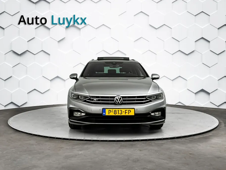 Volkswagen Passat Variant 1.5 TSI R-Line Business + DSG Automaat | Panoramadak | Trekhaak | Elektrische Stoelen