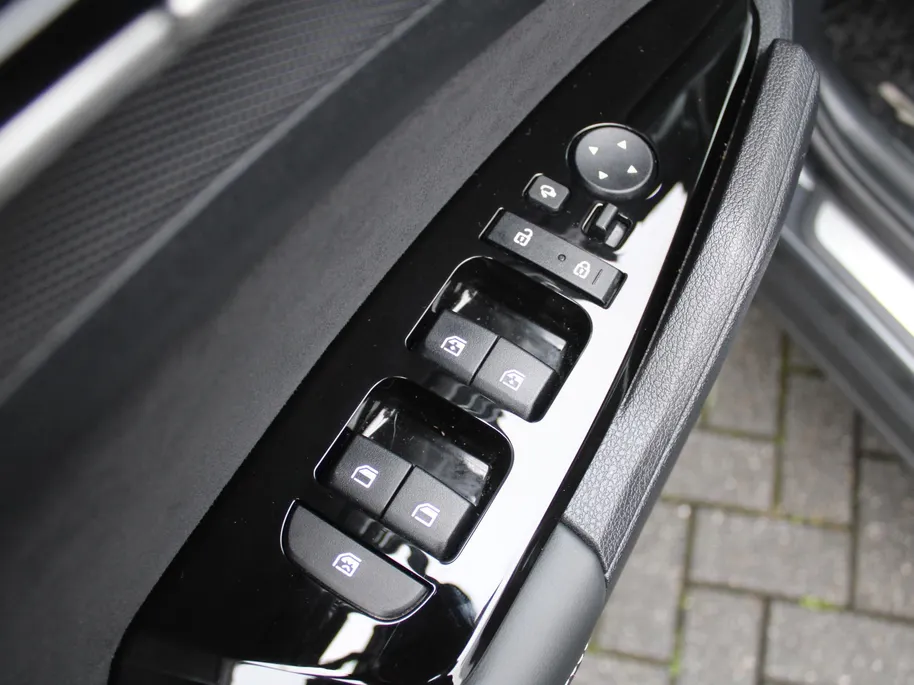 Kia Sportage 1.6 T-GDi Plug-in Hybrid AWD GT-PlusLine | Stoelverwarming + ventilatie | Schuifdak | Camera rondom | Elek. stoelverstelling + achterklep | 19' LM |