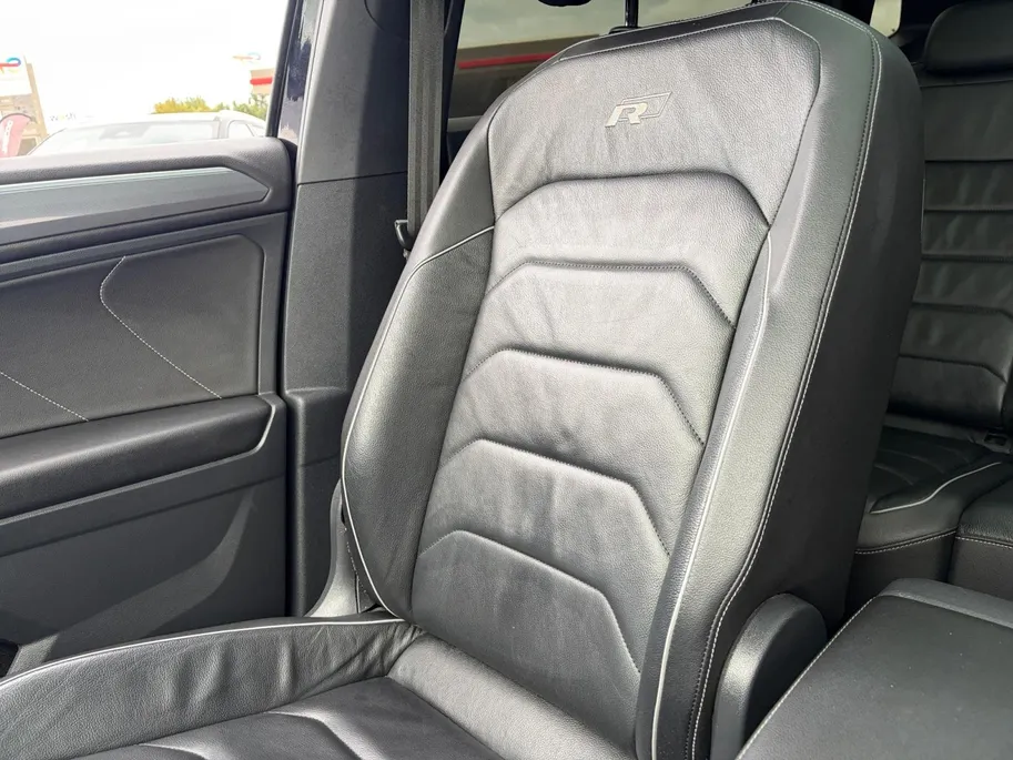 Volkswagen Tiguan Allspace 1.4 TSI Highline 7p. *Automaat*Navi*Schuif/kanteldak*Climate Control*Trekhaak*Stoelverwarming*Lederen bekleding*Parkeerhulp*Elekt. Achterklep*Vol opties!