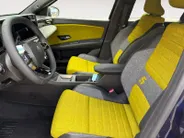 Renault 5 comfort range iconic cinq 52 kWh Nu met 1600,- voorraad korting , Pack Safety & Advanced Driving Assist , allseason banden , Apple Carplay/Android Auto , stoel en stuurverwarming , navigatiesysteem , veel mooie opties.