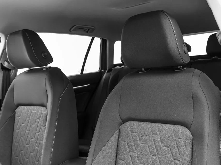 Volkswagen Golf variant Life Edition 1.5 eTSI 116 pk 7 versn. DSG · Achteruitrijcamera · draadloze telefoonlader · Trekhaak inklapbaar, met elektrische ontgrendeling ·