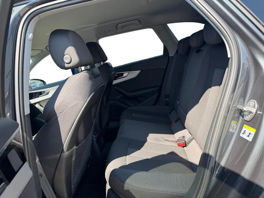 Audi A4 Avant 35 TFSI Advanced Edition | NL auto | Automaat | Parkeersensoren voor en achter | 18' lichtmetalen velgen | Elektr. achterklep | Navigatie  | Bovag garantie |