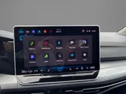 Volkswagen Golf 1.5 eHybrid Life Edition Panoramadak · Achteruitrijcamera · Draadloze telefoonlader · Stuur- & Stoelverwarming