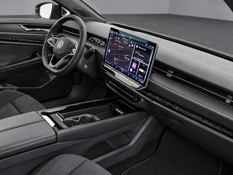 Volkswagen ID.7 Pro Business 286pk 77 kWh · SOH 97,2% · 360 Camera · Head-Up · Alarm · Elek. Trekhaak · Keyless · Elek. Voorstoelen · 20'' Inch · Gratis onderhoud & APK t/m 30-01-2030 · EXTRA INRUILKORTING ·