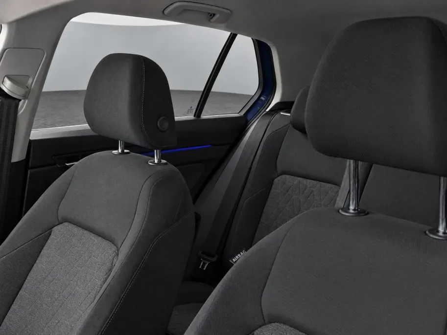 Volkswagen Golf 1.5 eHybrid Life Edition Panoramadak · Achteruitrijcamera · Draadloze telefoonlader · Stuur- & Stoelverwarming