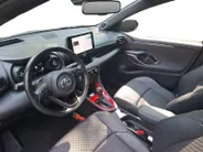 Toyota Yaris 1.5 Hybrid Executive | JBL AUDIO | GLAZEN DAK | HEAD UP DISPLAY | ZWARTE VELGEN | UNIEKE SAMENSTELLING |