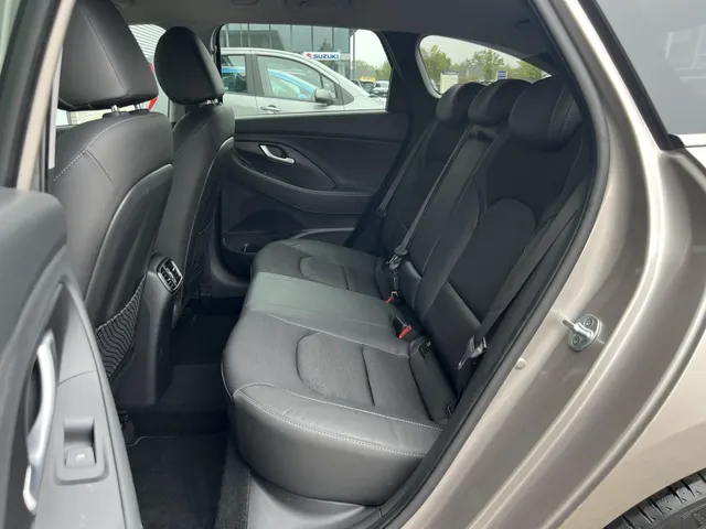 Hyundai i30 Wagon 1.4 T-GDI Premium | Apple Carplay & Android Auto | Climate Control | Lichtmetalen Velgen | Cruise Control