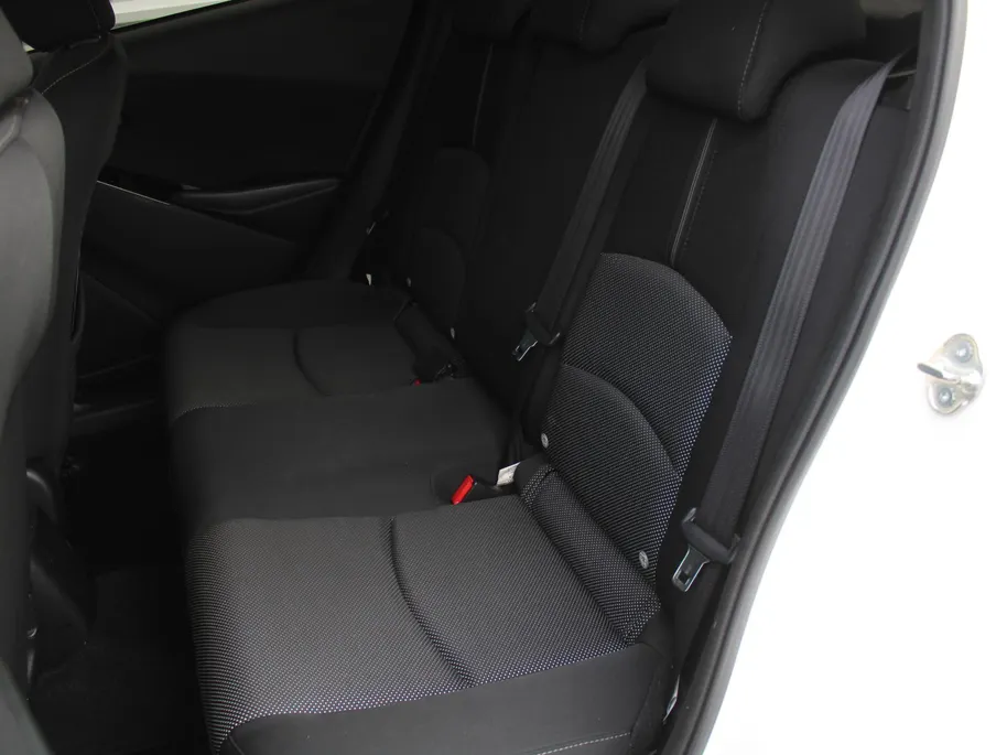 Mazda 2 1.5 Skyactiv-G GT-M | Trekhaak | Camera | Stoelverwarming | 16' LM | Navi | Cruise | Clima | Dodehoek detectie | LED | HUD |