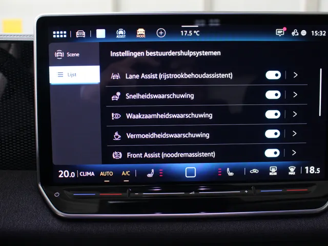 Volkswagen Tiguan 1.5 eTSI Automaat Navigatie | Trekhaak | Stoelverwarming | Lichtmetalen velgen