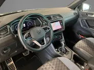Volkswagen Tiguan 1.4TSI eHybrid 245pk R-Line Business+ · Trekhaak · Navigatie · Apple/Android · Camera + Parkeersensoren · Garantie t/m 07-10-2026 of 100000km.