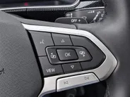 Volkswagen T-Cross 1.5TSI/150PK R-Line ·Trekhaak · Apple/Android Car Play ·  Navigatie · Camera + Parkeersensoren · Garantie t/m 22-10-2027