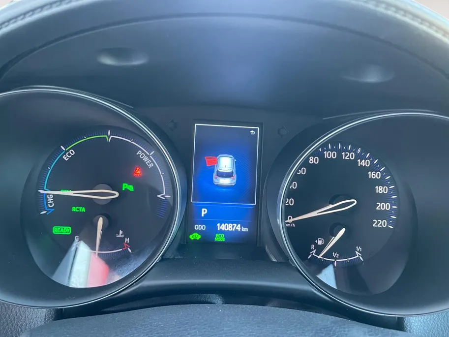 Toyota C-HR 1.8 Hybrid Bi-Tone | Side Bars| Leer| Lichtmetalen velgen| Stoel verwarming| 4 seizoenbanden| Afneembare trekhaak| JBL speakers| BI-Tone uitvoering| Navigatie| Metalliclak