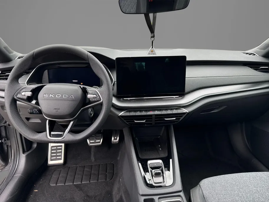 Škoda Octavia combi Sportline Business 1.5 TSI m-HEV 110 kW / 150 PK | Trekhaak wegklapbaar | Panoramisch schuif/kanteldak | 1.000,- inruilbonus!!