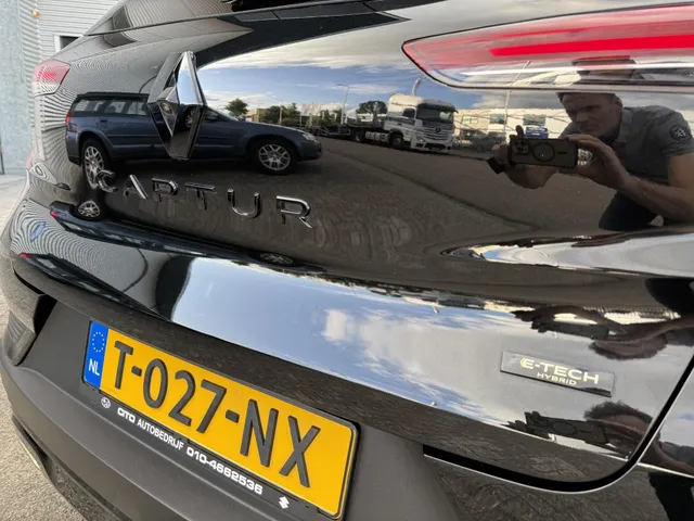 Renault Captur 1.6 E-Tech full hybrid 145 E-Tech engineered | NL Auto | Groot Navi scherm | Dode hoek detectie | LM 18 inch | Trekhaak | Luxe uitvoering