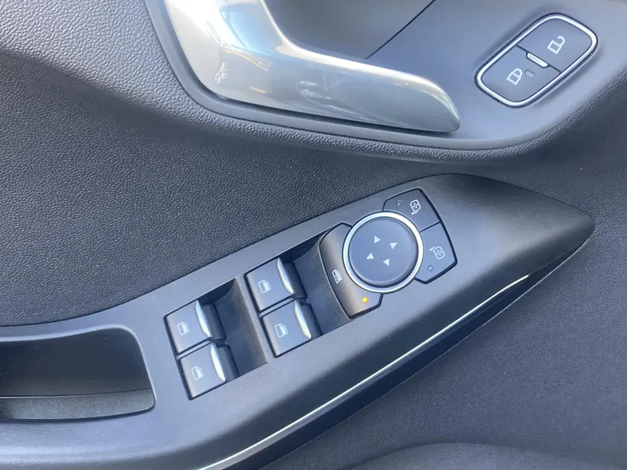 Ford Fiesta 1.0 EcoBoost 95 pk Titanium Apple Carplay/ Android Auto - Climate Control - Parkeersensoren achter