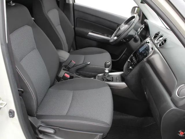 Suzuki Vitara 1.4 Boosterjet Select Smart Hybrid | Navi | Adap. Cruise | Clima | Trekhaak | All Season