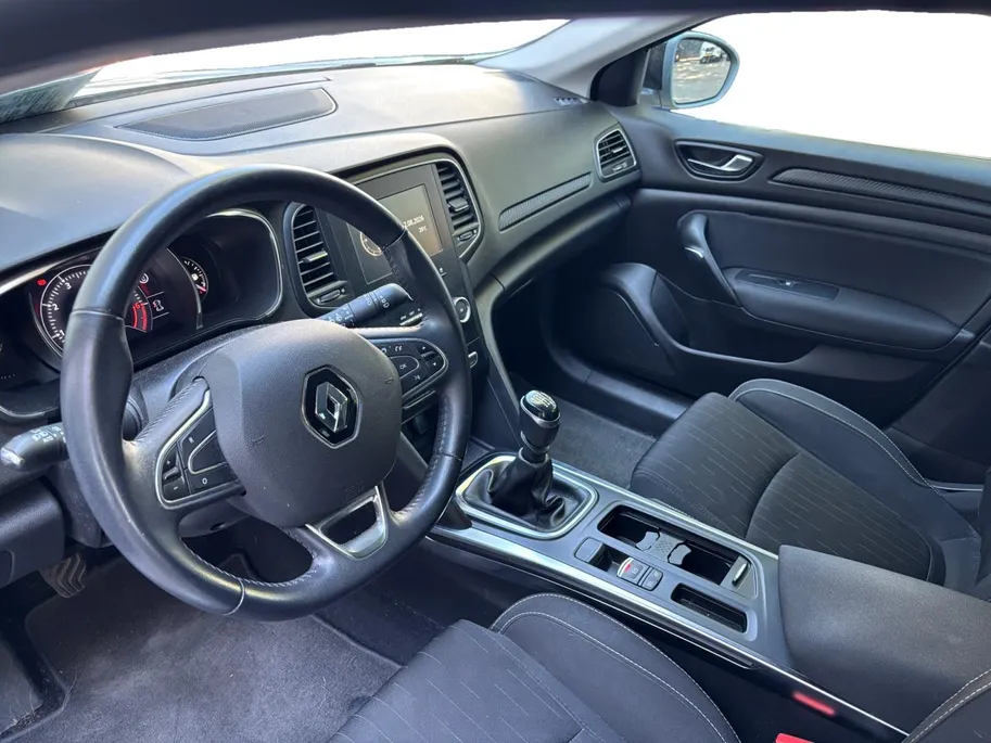 Renault Mégane 1.3 TCe Limited 115PK | 1ste eigenaar | Trekhaak | All Season banden | Navigatie | Cruise Control | Climate Control | Lichtmetalen velgen |