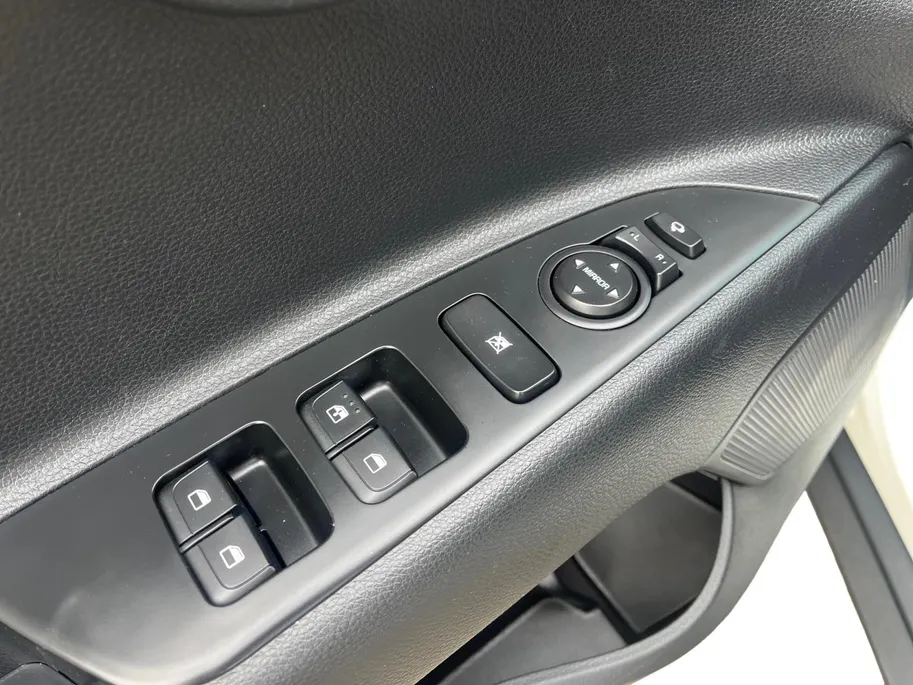 Kia Stonic 1.0i Turbo DynamicLine Automaat |  Two-tone lak | Apple Carplay / Android Auto | Airco |  Elektrische ramen | Camera | Parkeersensoren | Lichtmetalen velgen |