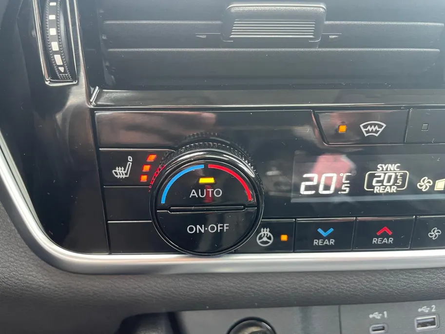 Nissan X-Trail Tekna | Navigatie | Schuif-/ Kanteldak | Stoelverwarming voor & achter | 360 camera | Apple Carplay/ Android Auto | Geheugenfunctie voorstoelen | Elektrische Kofferbak |