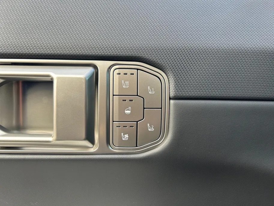 Kia EV4 Hatchback GT-PlusLine 81.4 kWh | Schuif/kanteldak | Lederen bekleding | 360 Graden camera | Head up display | Elektrische achterklep | Elektrische stoel verstelling met geheugen | Stoel verwarming + ventilatie voor | Dodehoek camera | Draadloze oplader | 