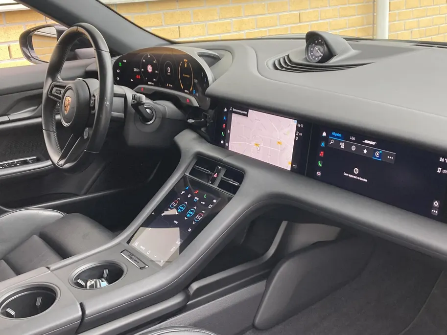 Porsche Taycan Cross Turismo 4 93 kWh sport chrono - panoramadak -stoelenpakket -stoelverwarming -luchtvering
