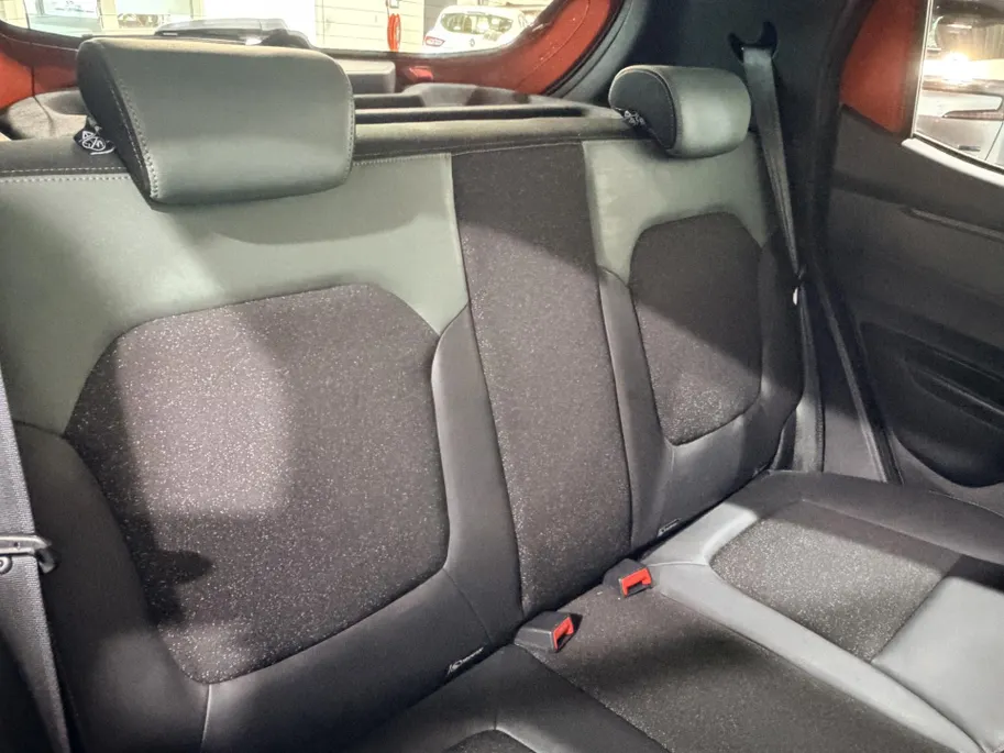 Dacia Spring Extreme 65PK 26.8 kWh Automaat | Snel Laden 40kW | Apple Carplay/Android Auto | Camera | Parkeersensoren Achter | Cruise Control | Navigatie | USB C | Bluetooth |
