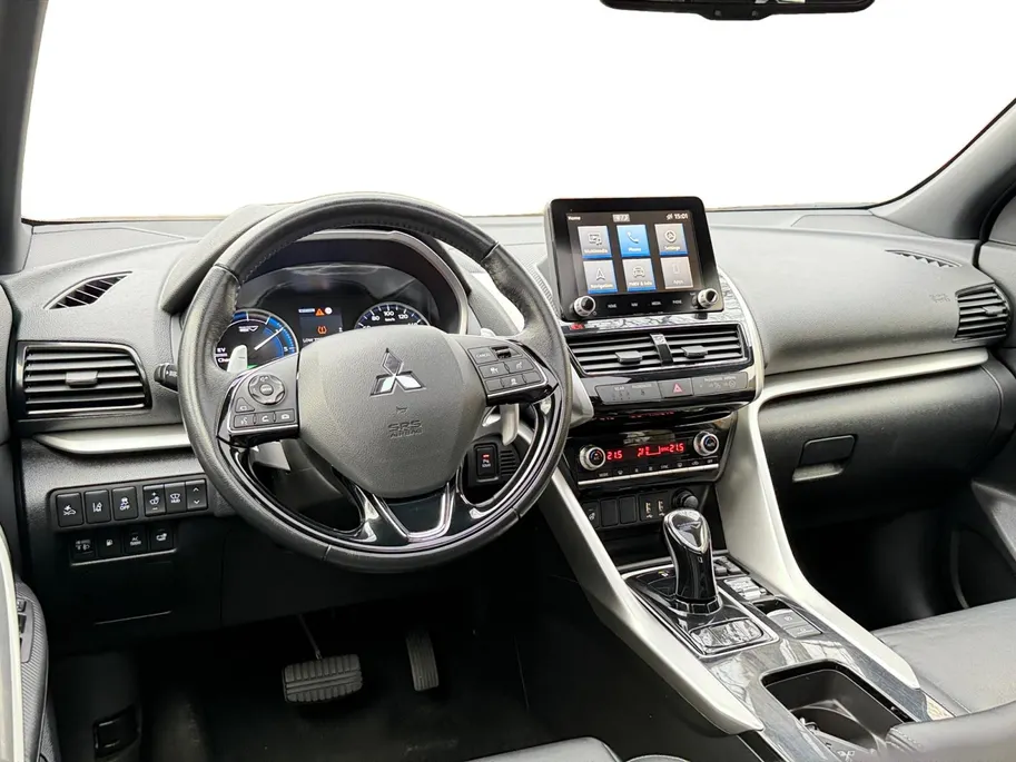 Mitsubishi Eclipse Cross Instyle | Pano dak | 360 Graden camera | Stoelverwarming voor en achter | Lederen stoelbekleding | Navigatie |