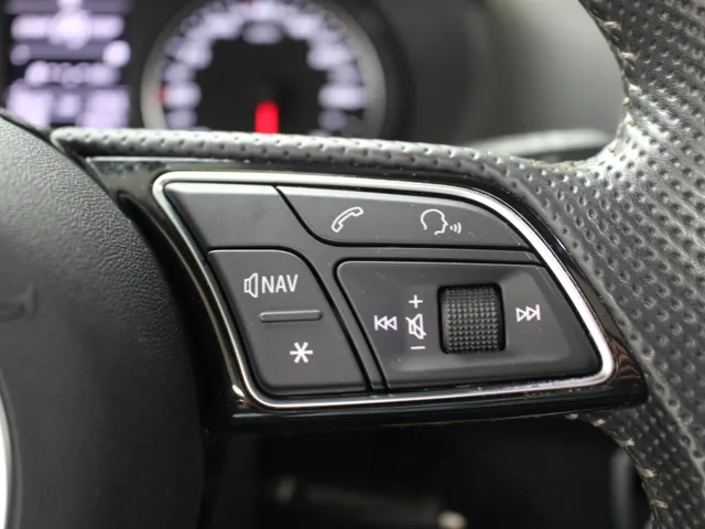Audi Q2 1.4 TFSI CoD 150PK S-Tronic S-Line Panoramadak | Navigatie | Trekhaak | Led Plus | Stoelverwarming | Dealeronderhouden