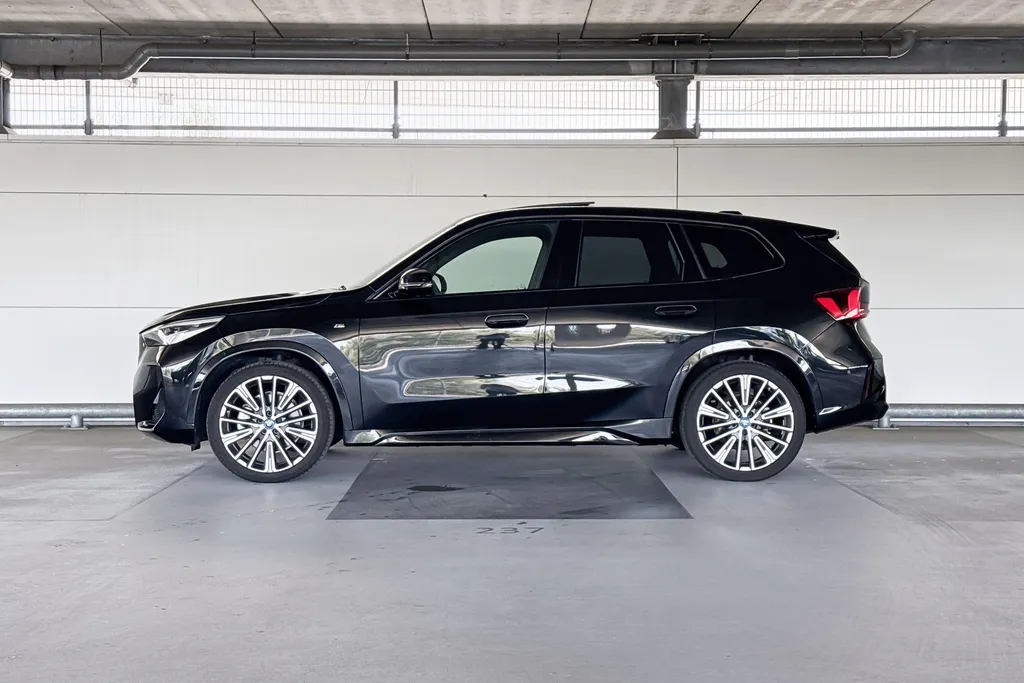 BMW iX1 xDrive30 Launch Edition 67 kWh