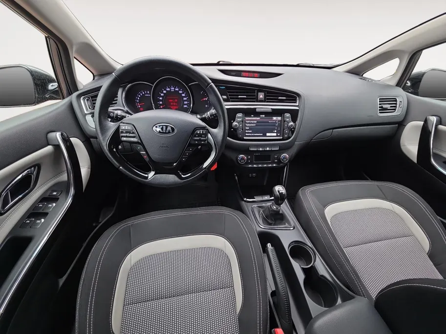 Kia cee'd 1.6 GDI DynamicLine | 1e Eigenaar | Dealeronderhouden | Camera | Navigatie | Cruise Control | 12 Maanden BOVAG Garantie |
