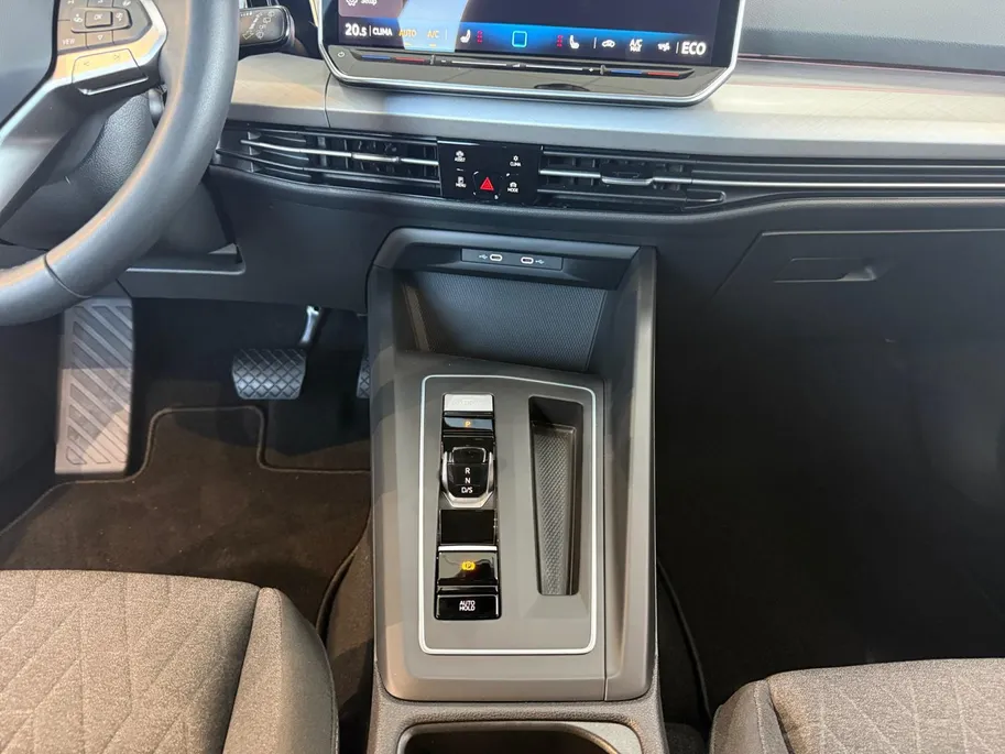 Volkswagen Golf 1.5 eHybrid PHEV Life Edition 8.5 Facelift stoelverw.