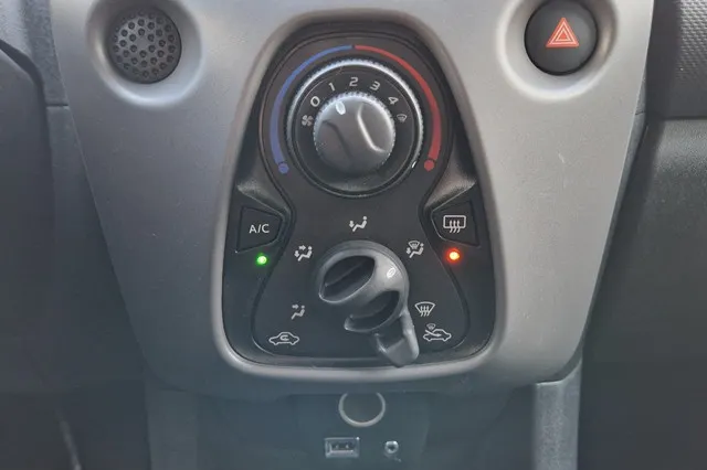 Peugeot 108 1.0 e-VTi 72pk 5Drs Active - Airco