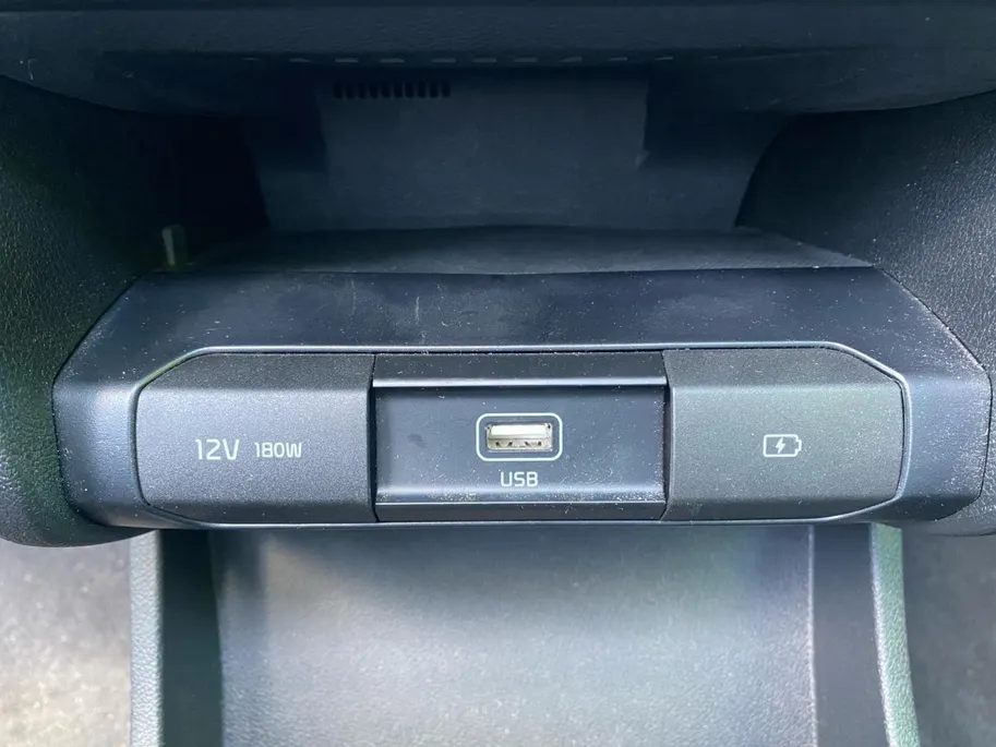 Kia e-Niro DynamicPlusLine 64 kWh Climate control | Stoel,- en stuurverwarming | Parkeercamera | Cruise control | Elek. schuif/kanteldak | 16 inch LM velgen | SOH 98.6% |