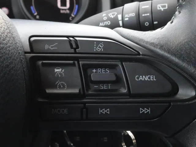 Toyota Yaris 1.5 Hybrid Dynamic Limited | Stoelverwarming | Parkeersensoren
