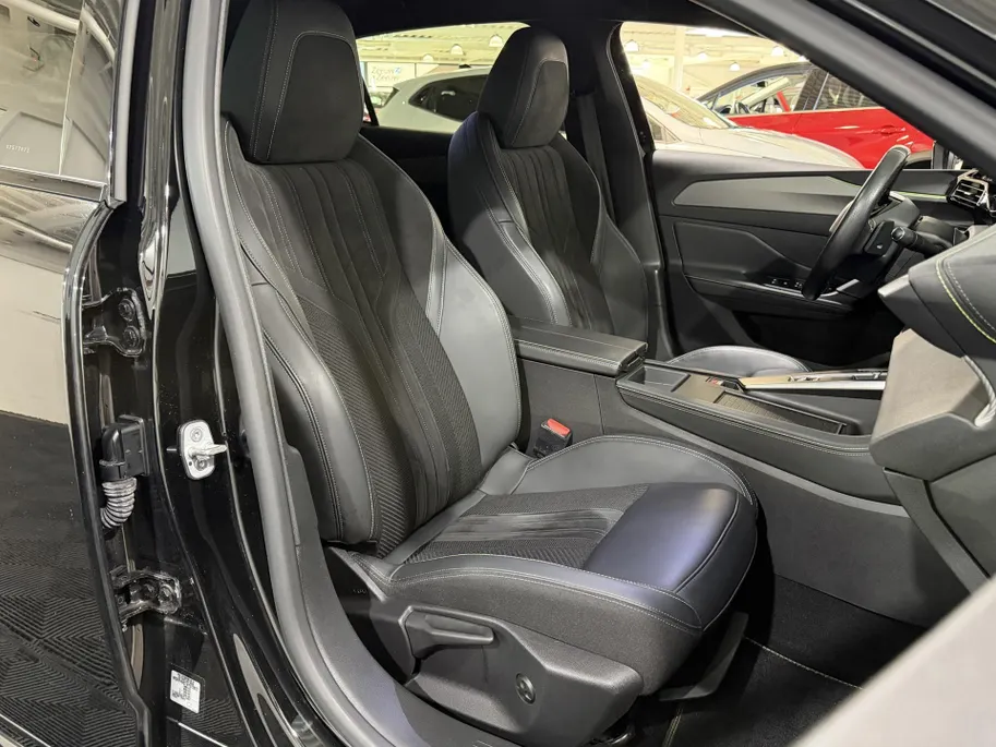 Peugeot 308 130PK PureTech GT Pack Business Automaat | Focal Audio | 360 Camera | Climate Control | Digital Cockpit | Navi | Apple CarPlay/Android Auto | Adaptive Cruise Control | Lichtmetalen Velgen | Licht & Regen Sensor |