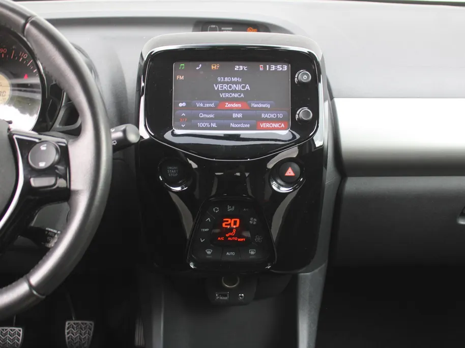 Peugeot 108 1.0 e-VTi Allure TOP! | Elek. vouwdak | Camera | Keyless | 15'' LM Velgen | Clima | Navi | Cruise |