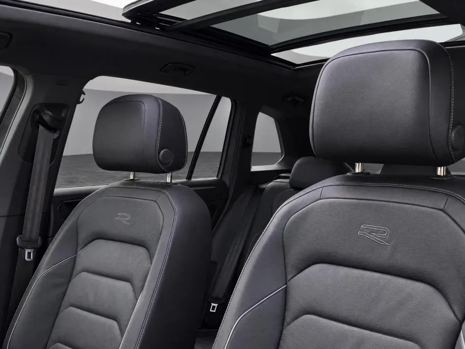 Volkswagen Tiguan 1.4TSIeHybrid 180kW/245PK R-Line Black Style · Panoramadak · Leder · 360°Camera + Parkeersensoren · Stoelverwarming · Elektr. stoelverstelling ·