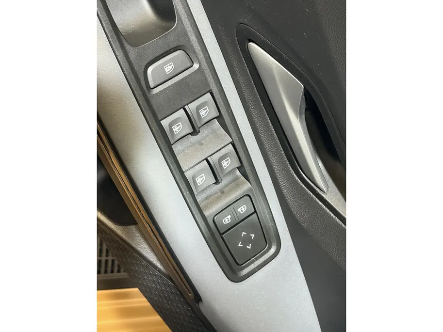 Dacia Sandero Stepway 100PK TCe ECO-G Extreme (LPG) | 1ste Eigenaar | Trekhaak | 1100KG Trekgewicht | Camera | Apple Carplay/Android Auto | Parkeersensoren | Lichtmetalen Velgen | Licht & Regen Sensor | LED Lampen|