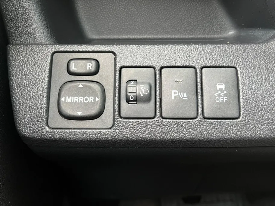 Toyota Verso-S 1.3 VVT-i Dynamic | Achteruitrij Camera | Panorama Dak | Parkeersensoren | Airco | Bluetooth | Hoge Instap | 12 Maanden Bovag Garantie